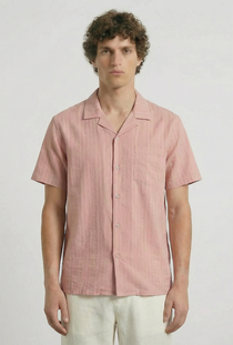 Front image of a model wearing the Deep fusion resort shirt in light pink, by brand Deep