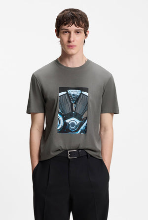 Front image of a model wearing the Dostino t in dark grey, by brand Hugo