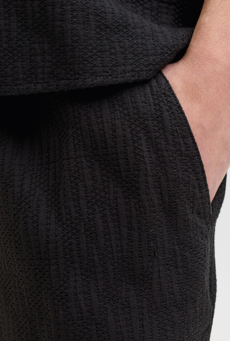 Front image of Jaiden wavy jogger shorts in black, by brand Jack&jones