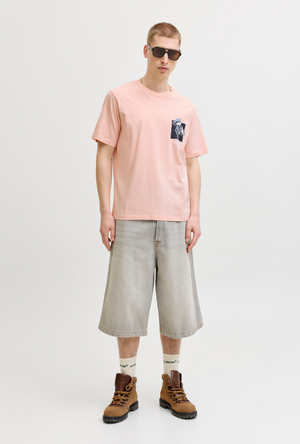 Front image of the Montauk chestie shortsleeve tee in peach, by brand Jack&jones