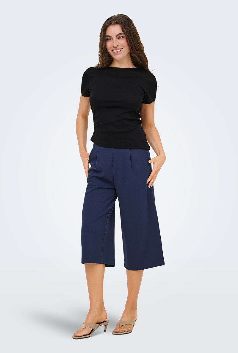 Front image of a model wearing Catie s/s assymetric top in black, by brand Jacqueline de yong