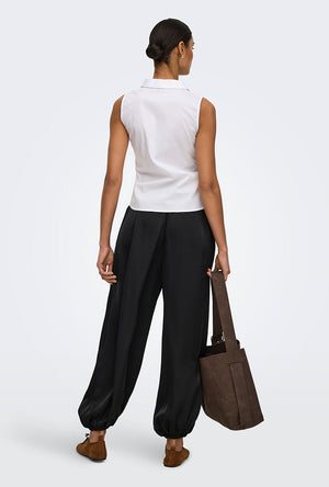Back image of a model wearing the Mio s/l shirt in white, by brand Jacqueline de yong