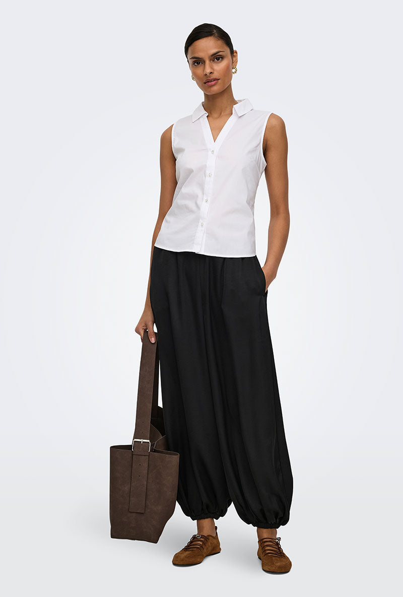 Front image of a model wearing Mio s/l shirt in white, by brand Jacqueline de yong