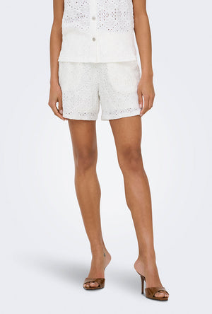 Front image of a model wearing the Nulle life shorts in off white, by brand Jacqueline de yong