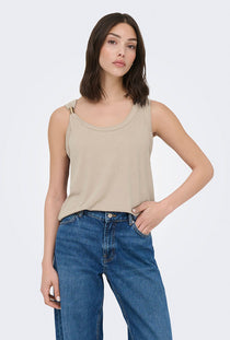 Front image of a model wearing the Uffa s/l top in beige, by brand Jacqueline de yong