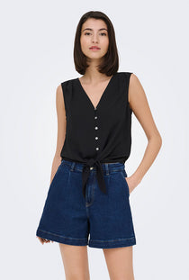 Front image of a model wearing the Violet life s/l knot top in black, by brand Jacqueline de yong