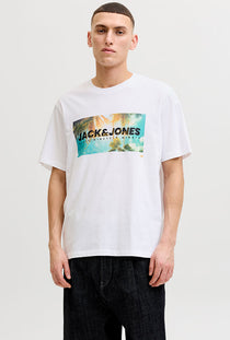 Front image of a model wearing the Indiana tee ss crew neck in white, by brand Jack&jones