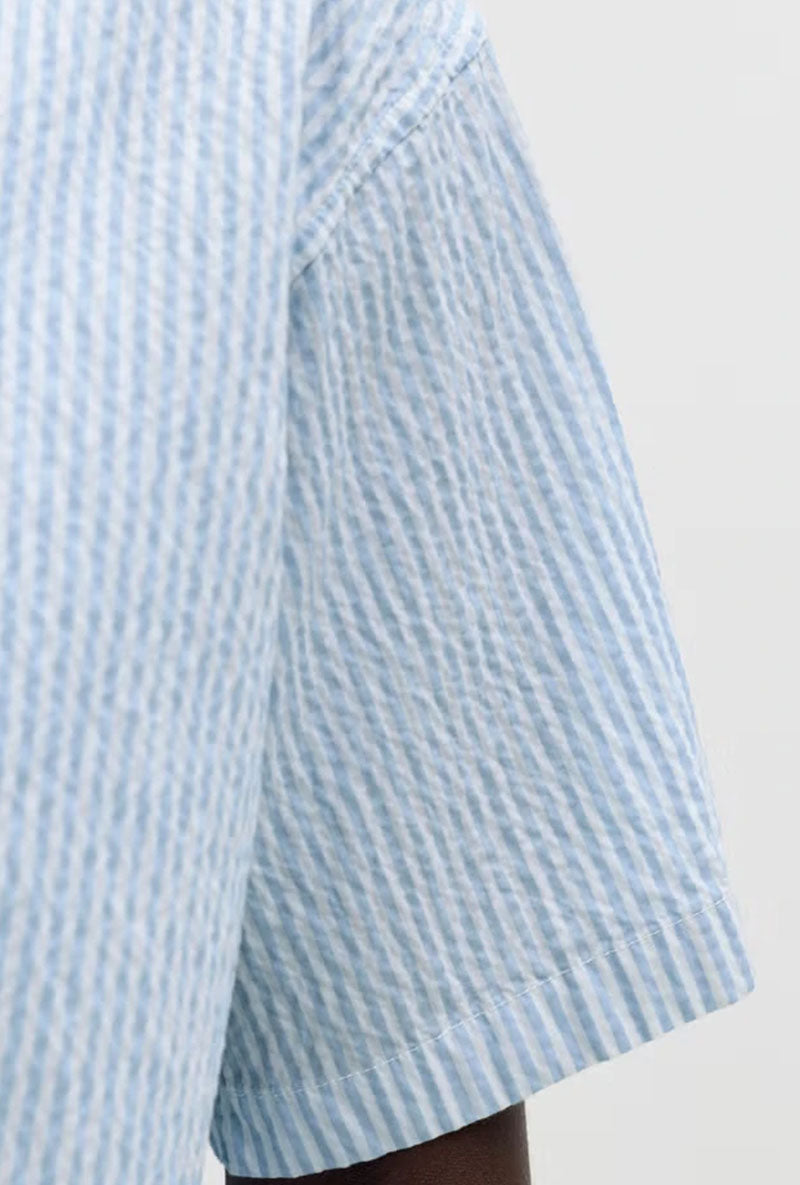 Sleeve detail image of Milo seersucker resort shirt in light blue, by brand Jack&jones