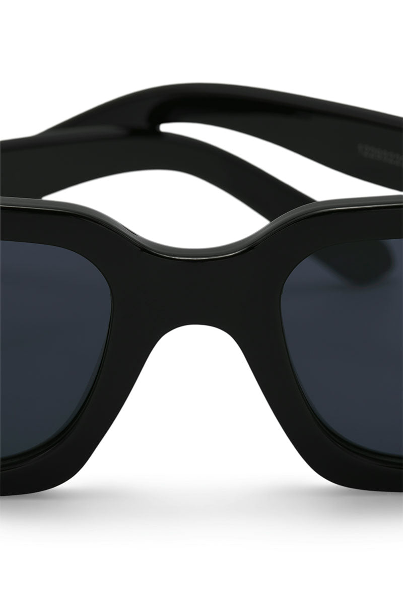 Detail image of Avey sunglasses in black, by brand Jack&jones