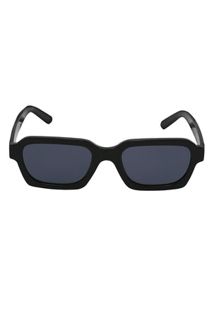 Front image of the Avey sunglasses in black, by brand Jack&jones