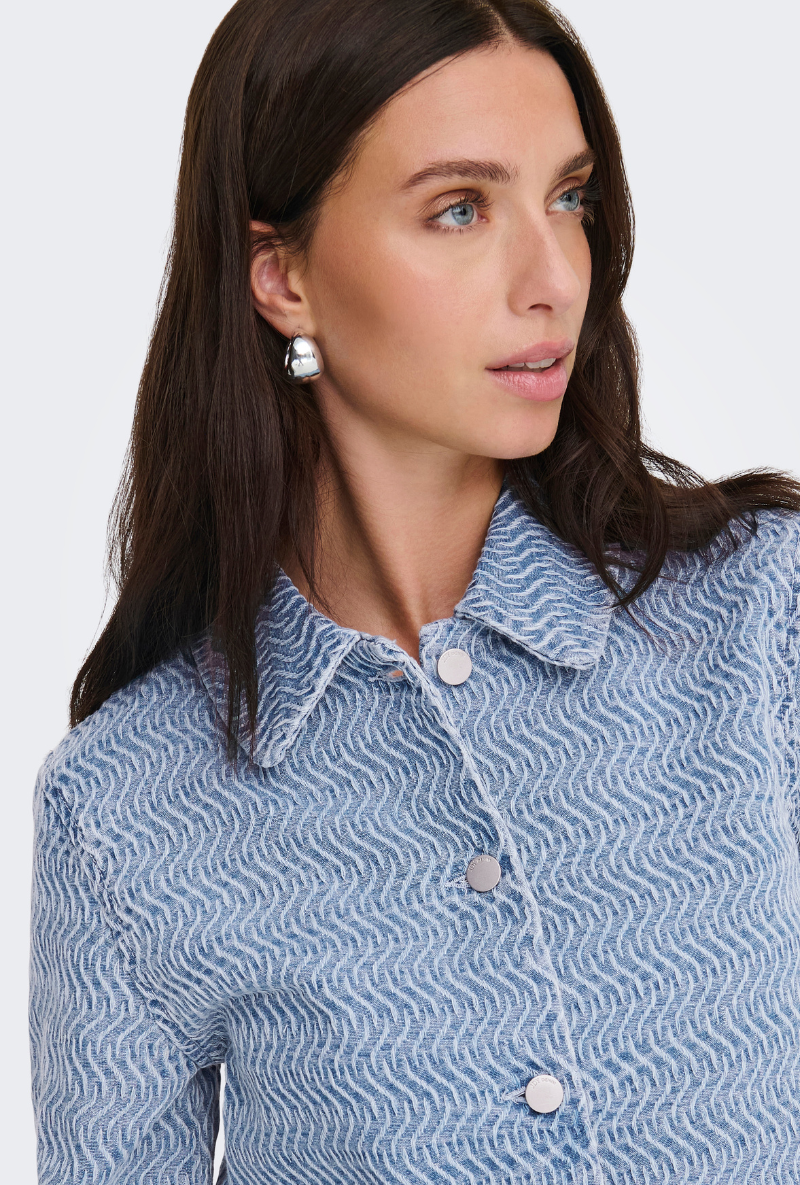 Close up image of a model wearing Jdy nico structure shacket in blue, by brand Jacqueline de yong