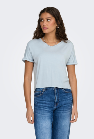 Front image of a model wearing the Jdy sissy s/s vneck top in light blue, by brand Jacqueline de yong