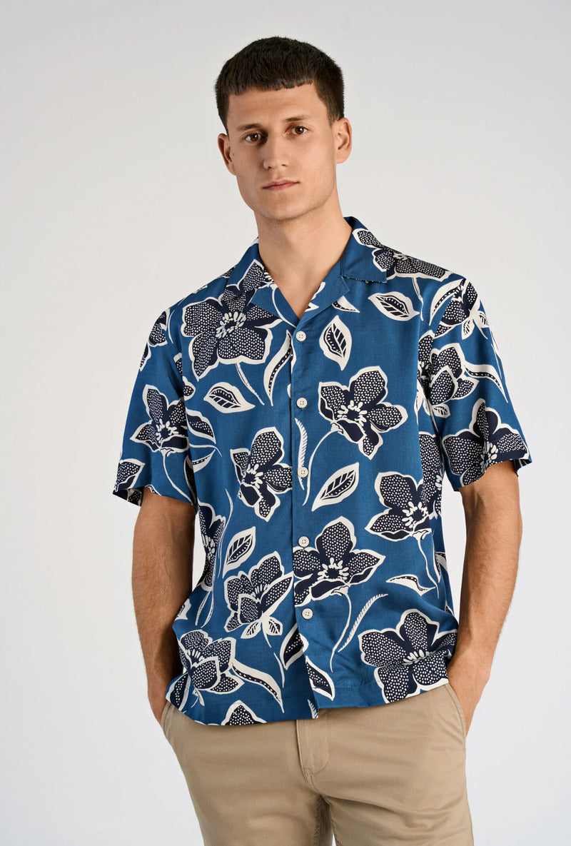 Front image of a model wearing Aop lyocell s/s shirt in blue, by brand Lindbergh