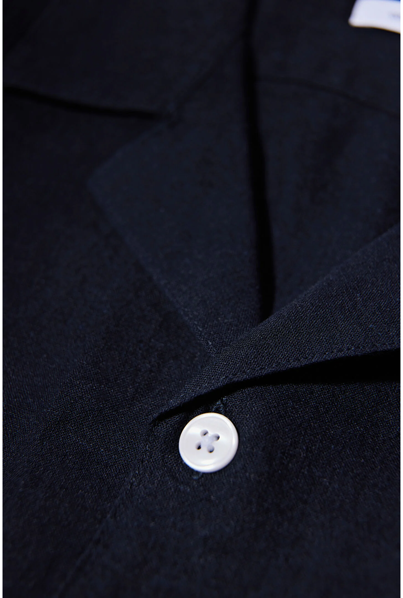 Detail image of Casual linen blend resort shirt in black, by brand Lindbergh
