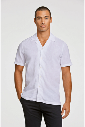 Front image of a model wearing the Casual linen blend resort shirt in white, by brand Lindbergh