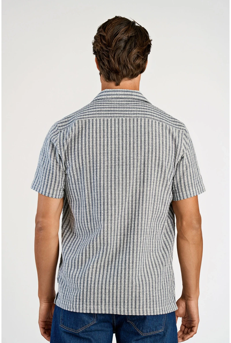 Back image of a model wearing Cotton structure s/s shirt in grey, by brand Lindbergh