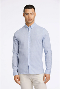 Front image of a model wearing the Linen/cotton ls shirt in blue, by brand Lindbergh