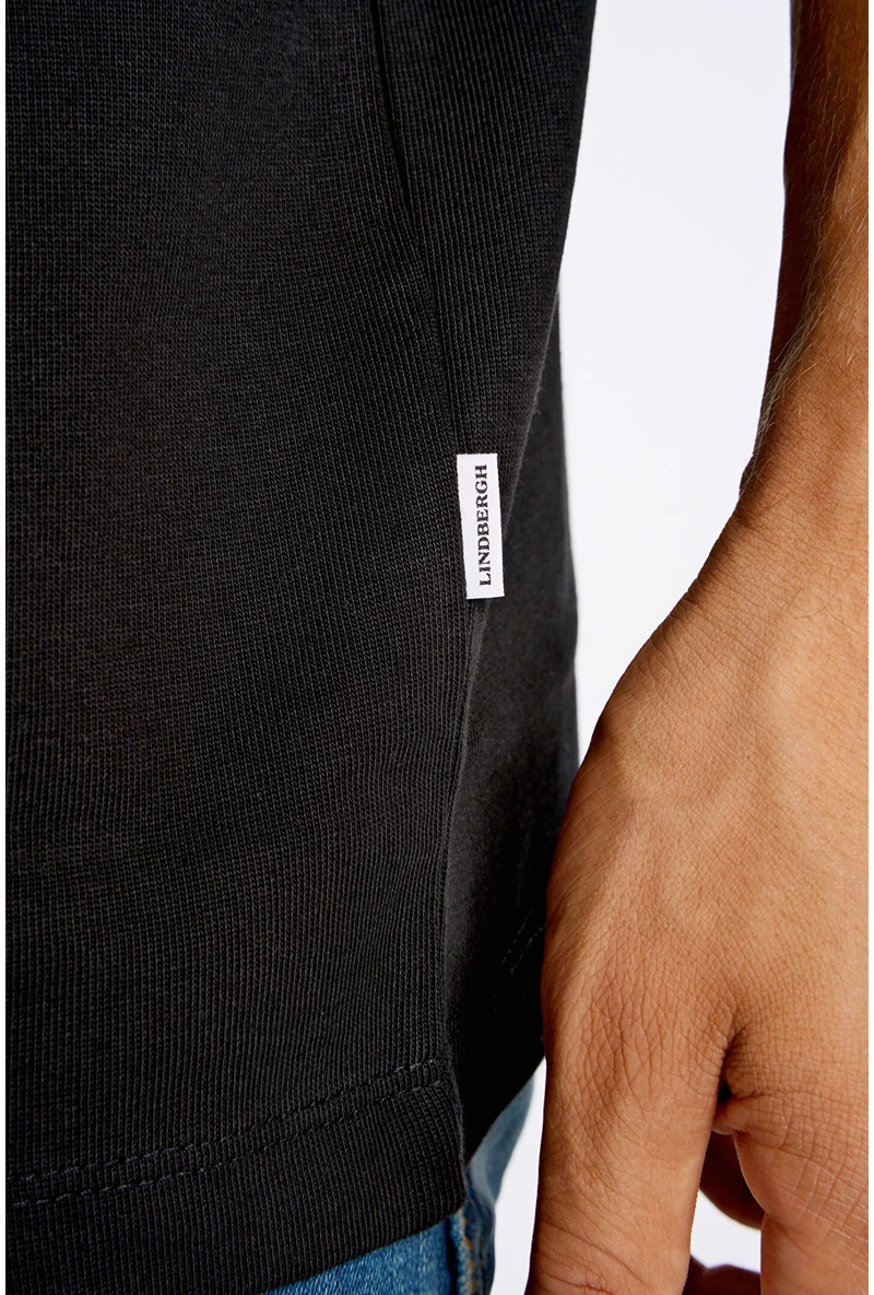 Detail image of Oversized s/s t in black, by brand Lindbergh
