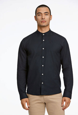 Front image of a model wearing the Lindbergh oxford superflex l/s shirt in black, by brand Lindbergh