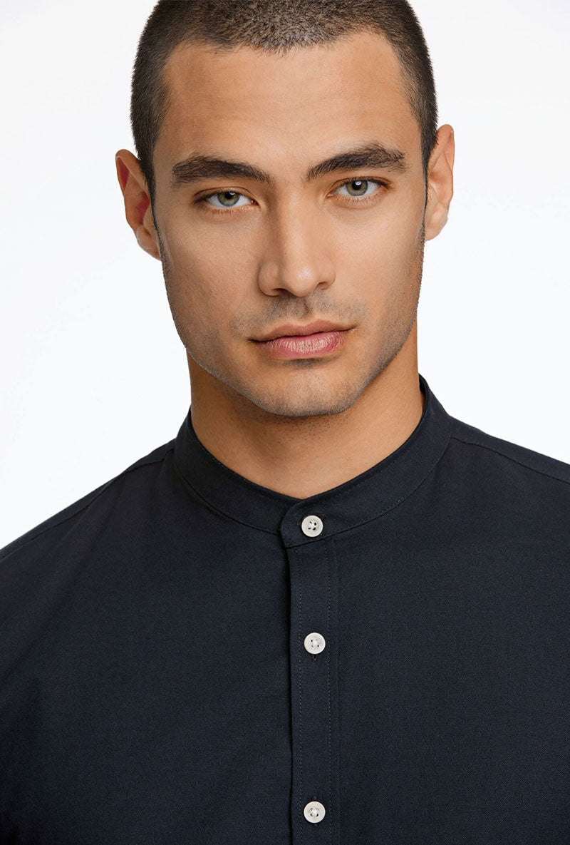 Front detail image of Lindbergh oxford superflex l/s shirt in black, by brand Lindbergh