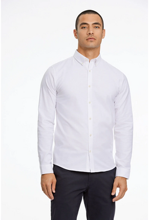 Front image of a model wearing Oxford superflex l/s shirt in white, by brand Lindbergh