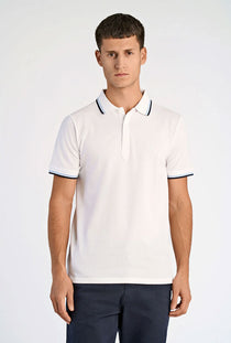 Front image of a model wearing the S/s contrast polo in white, by brand Lindbergh