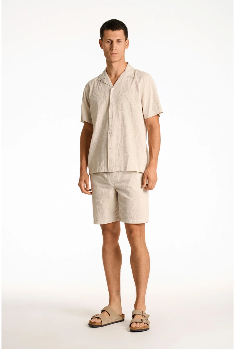 Front image of a model wearing Seersucker s/s shirt in beige, by brand Lindbergh