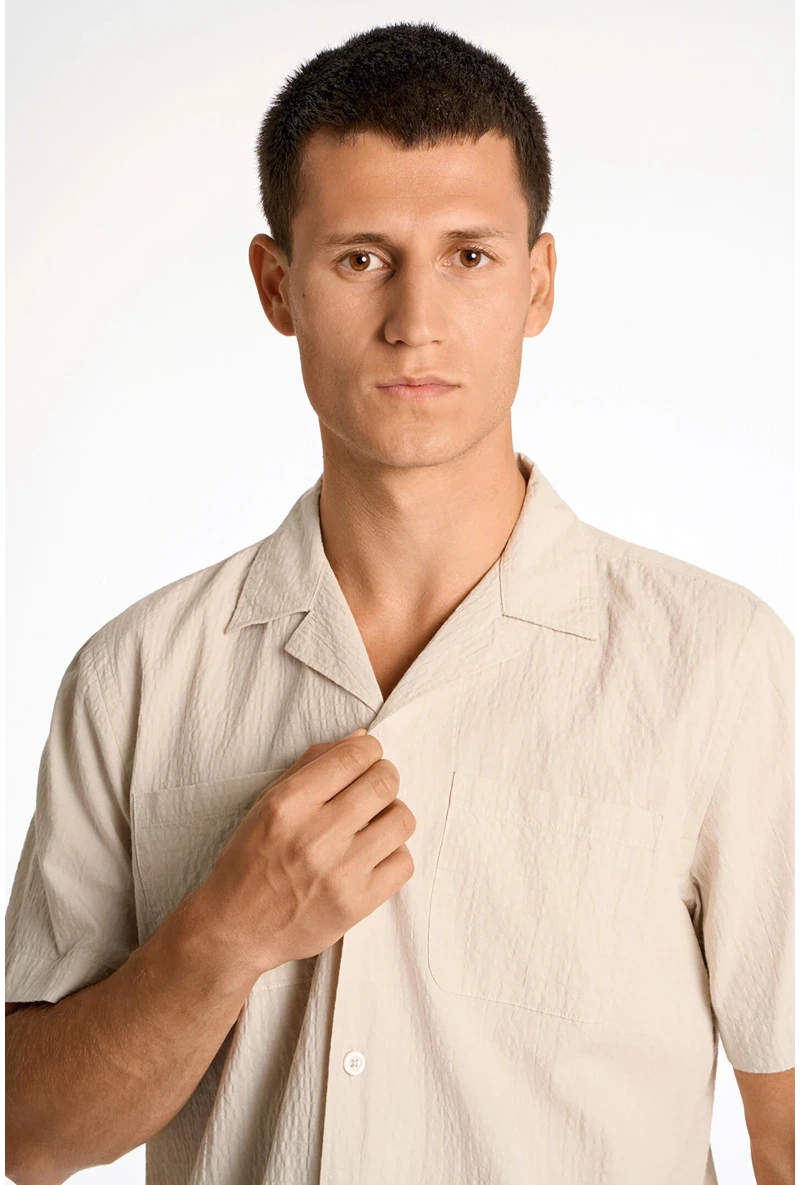 Front image of a model wearing Seersucker s/s shirt in beige, by brand Lindbergh