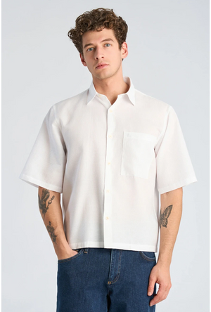 Front image of a model wearing the Solid dobby s/s shirt in white, by brand Lindbergh