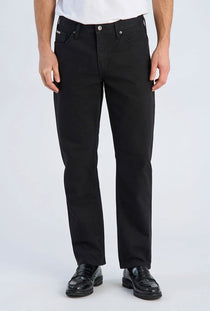 Front image of a model wearing the Loose fit jeans in black, by brand Lindbergh