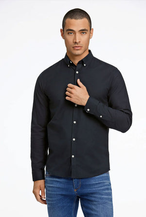 Front image of a model wearing the Oxford superflex ls shirt in black, by brand Lindbergh