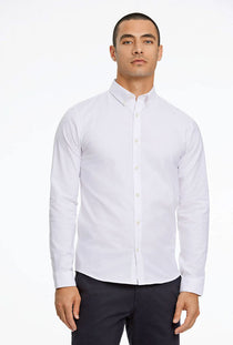 Front image of a model wearing the Oxford superflex ls shirt in white, by brand Lindbergh