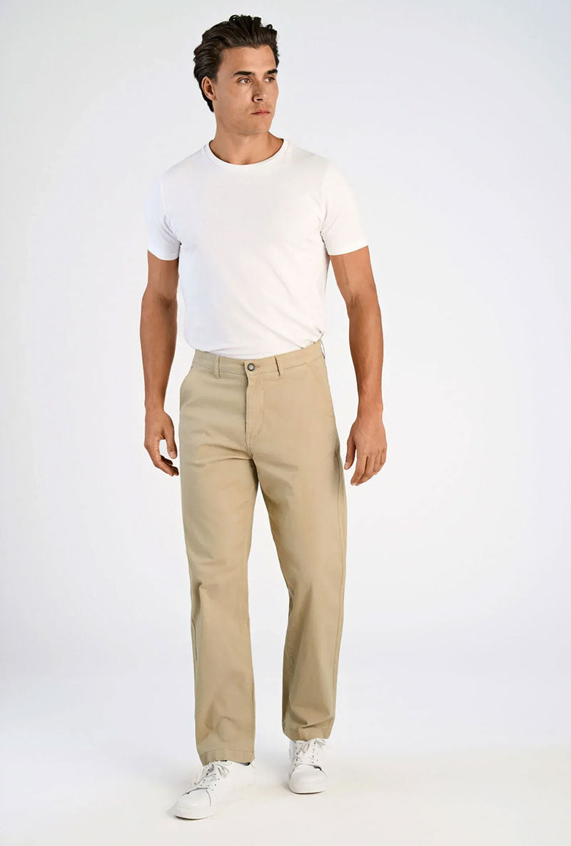 Front image of a model wearing Superflex chino pants in sand, by brand Lindbergh