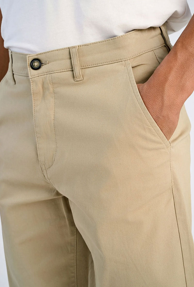 Front image of a model wearing Superflex chino pants in sand, by brand Lindbergh