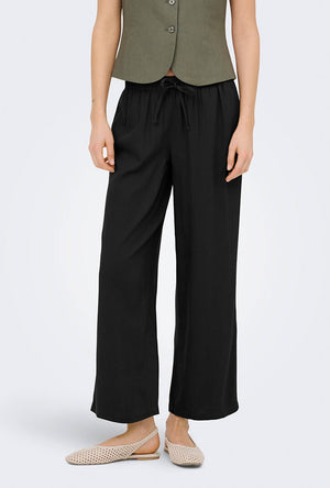 Front image of a model wearing the Goa mw linen pull up culotte pants in black, by brand Only