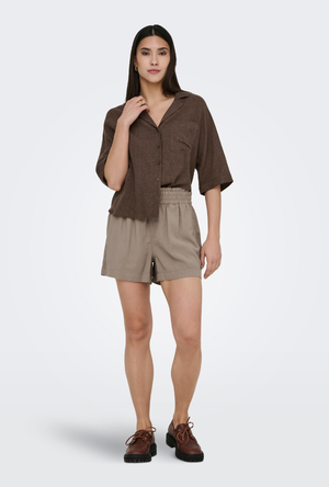 Front image of the Laris life pull up shorts in light brown, by brand Only