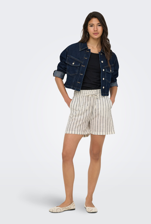 Front image of the Tizania stripe shorts in stripe, by brand Only