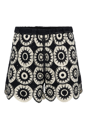 Front image of Yvonne shorts in black, by brand Only