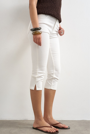 Front image of the Camilla highrise denim capri in white, by brand Top shop