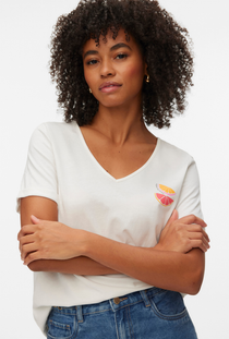 Front image of the Kanya shortsleeve v neck tshirt in white, by brand Vero moda