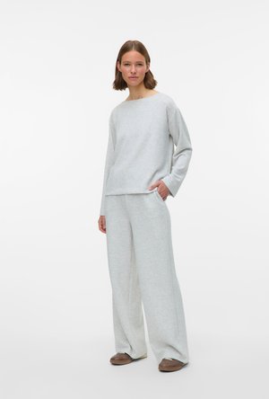 Front image of a model wearing the Vero moda hali l/s boat neck top in light grey, by brand Vero moda