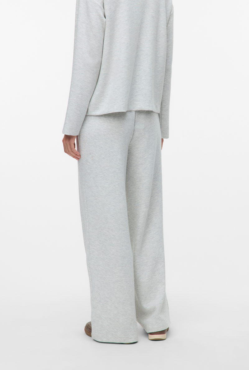 Back image of a model wearing Vero moda hali hw wide pants in light grey, by brand Vero moda