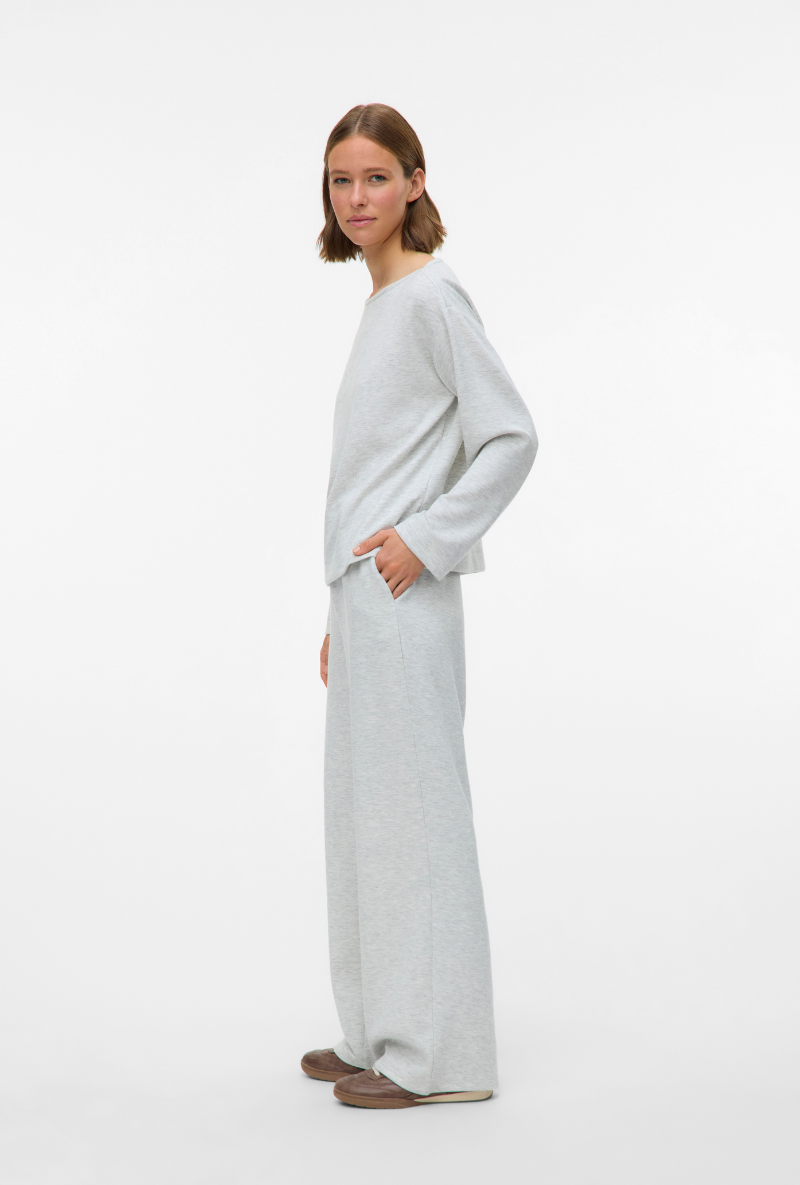 Side image of a model wearing Vero moda hali hw wide pants in light grey, by brand Vero moda