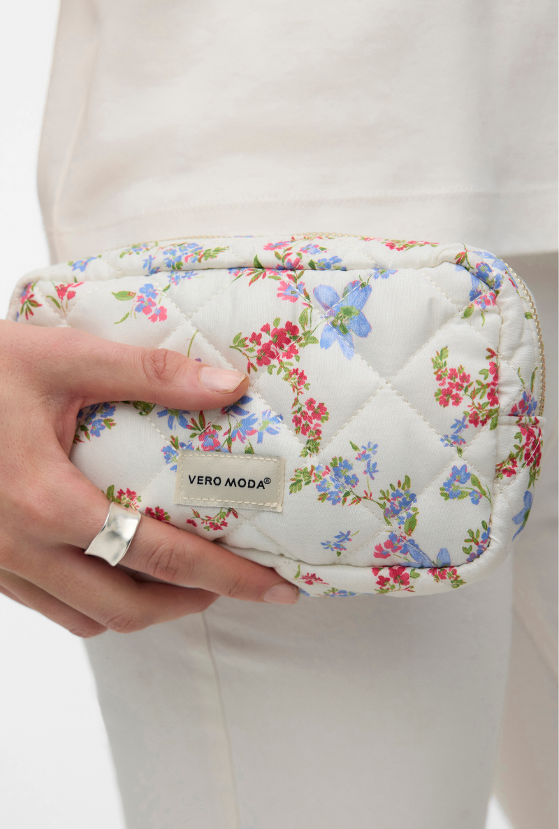 Front detail image of a model wearing Joy toilet bag in flower, by brand Vero moda