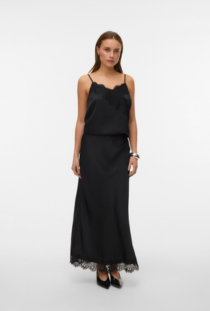 Front image of a model wearing the Vero moda julia hw lace maxi skirt in black, by brand Vero moda