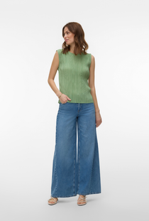 Front image of a model wearing the Malene sl oneck top in green, by brand Vero moda