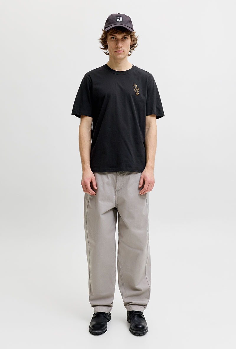 Front image of a model wearing Brewy ss tee in black, by brand Jack&jones