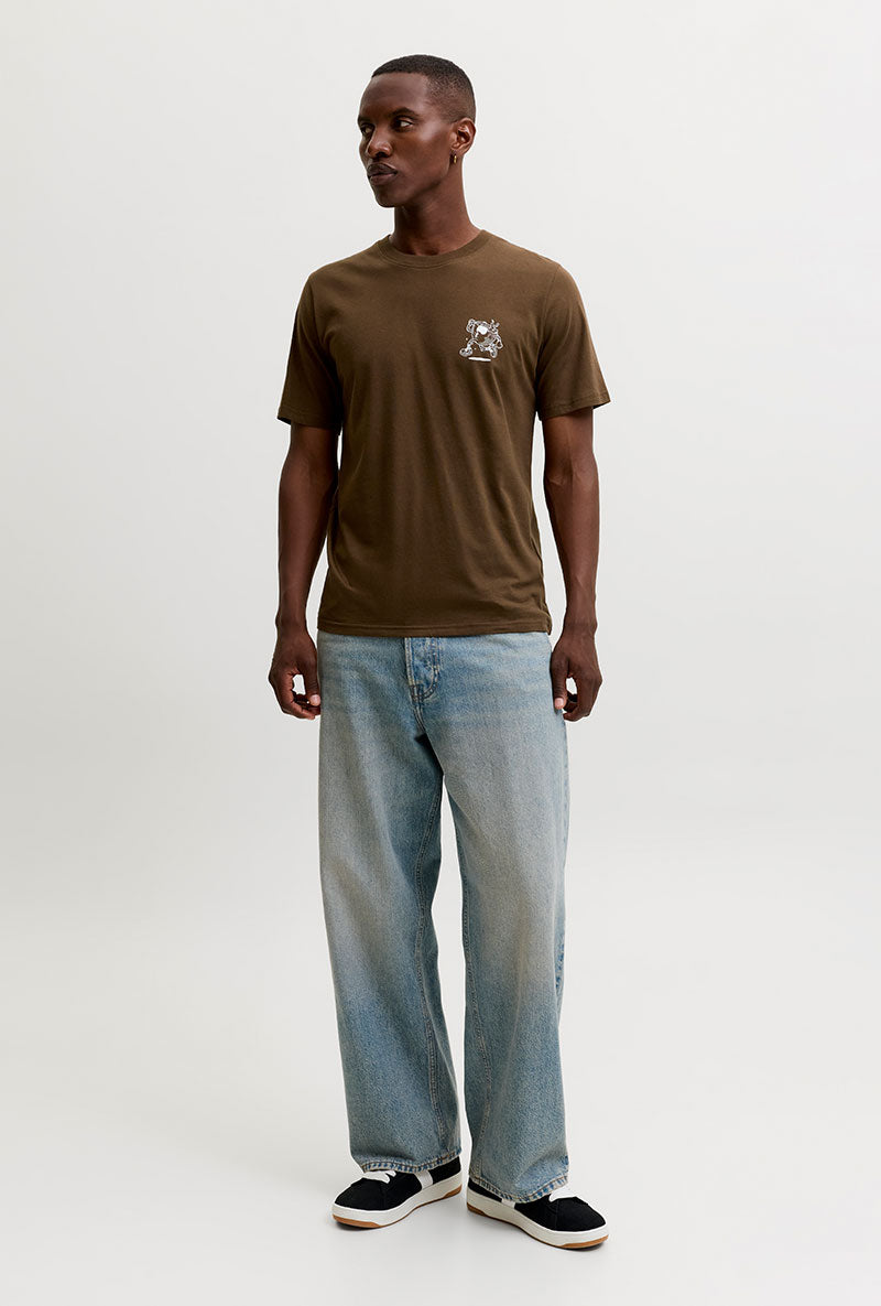 Front image of a model wearing Brewy ss tee in chocolate, by brand Jack&jones