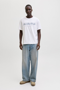 Front image of a model wearing the Jack and jones daytona print tee in white, by brand Jack&jones