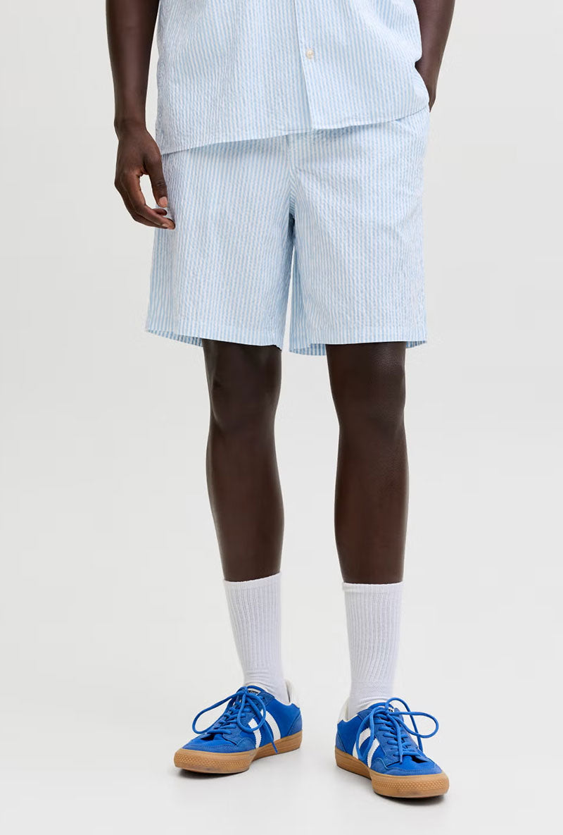 Front image of a model wearing Jaiden milo seersucker shorts in light blue, by brand Jack&jones